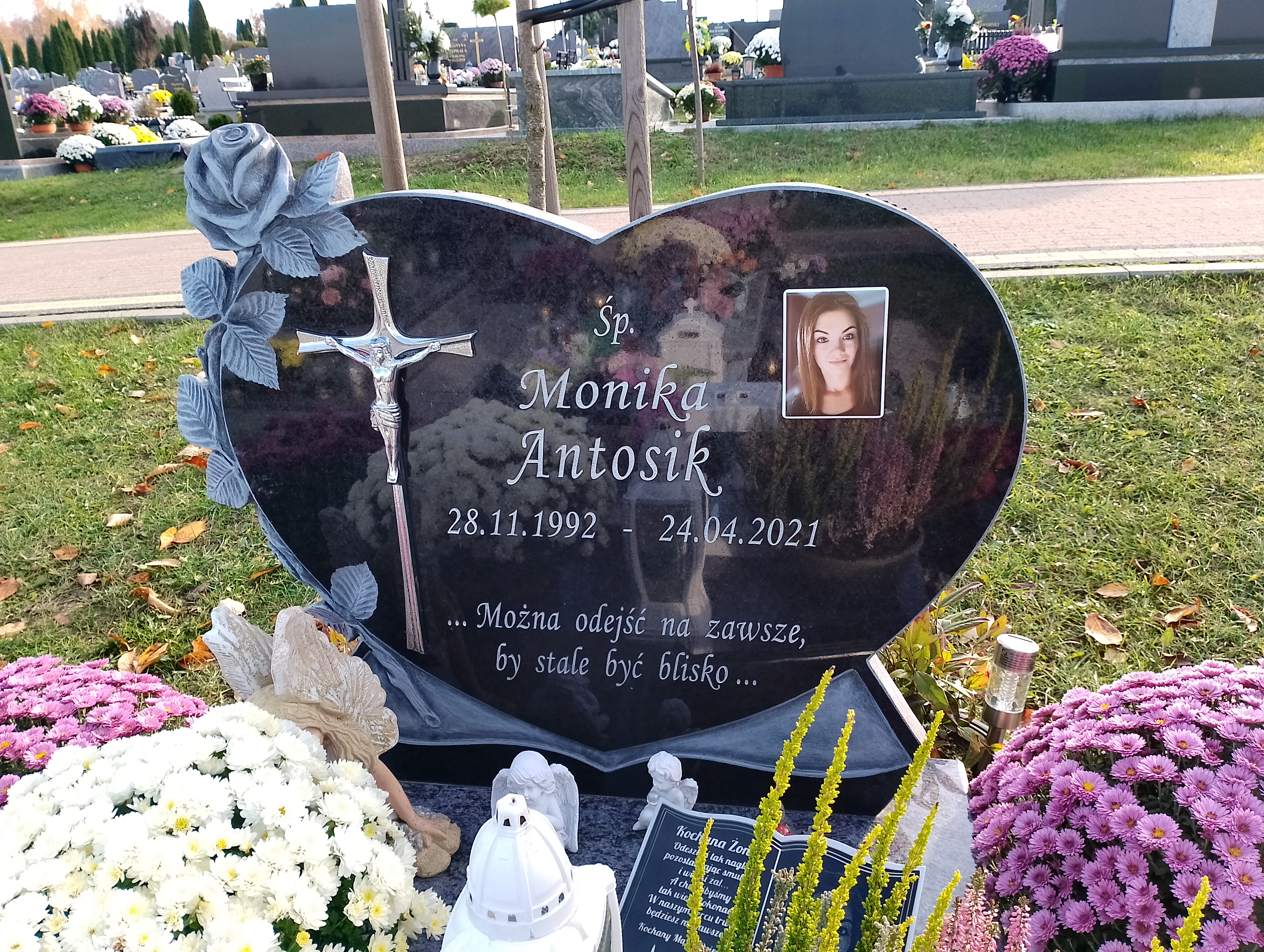 Grób Monika Antosik